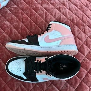 Nike Men’s Air Jordan 1 Mid ‘Crimson Tint’